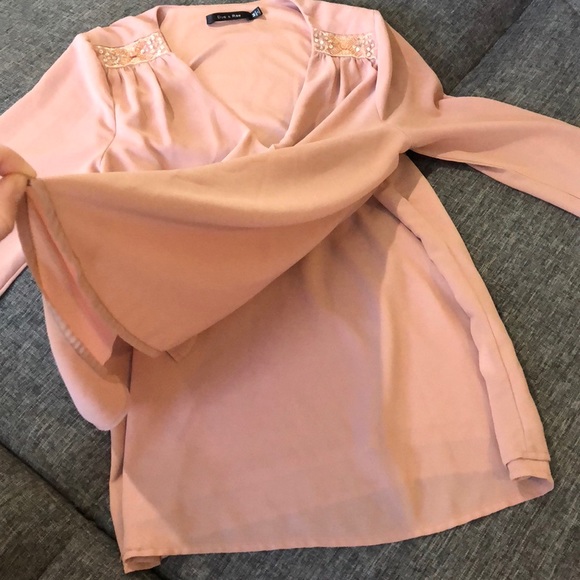 Doe & Rae -Flowy Blouse w/beading accent - Picture 4 of 5